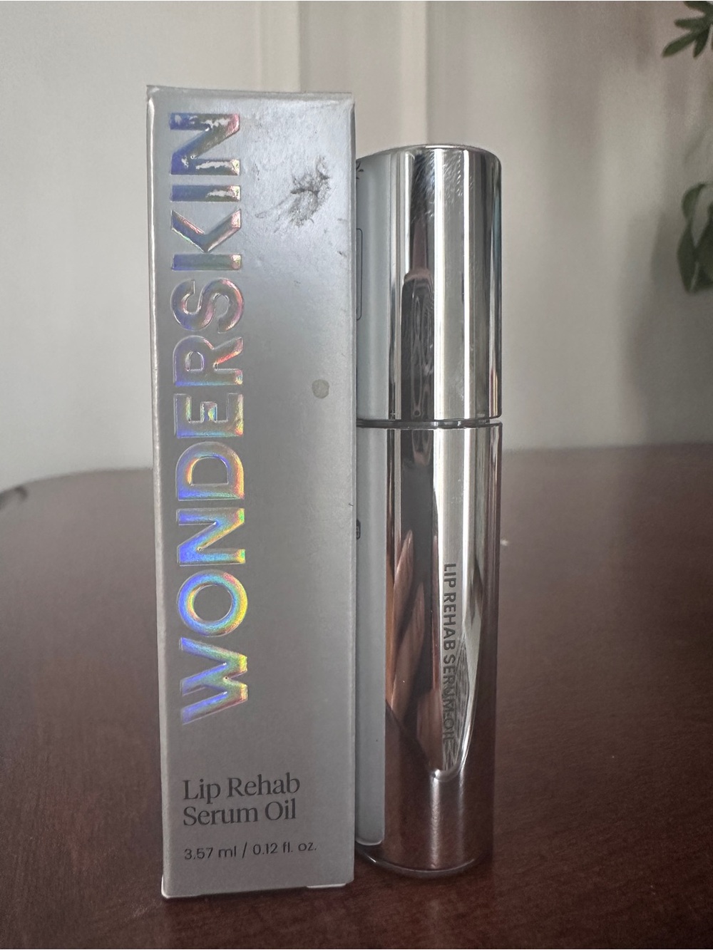 Wonderskin lip Rehab Serum Oil — clear